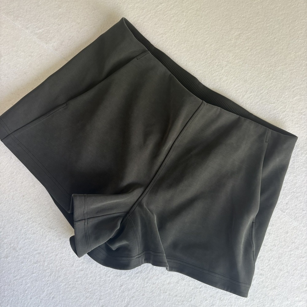 Lululemon Softstreme Kick-Flare Mid-Rise Short 4" Dark Gray Size 14